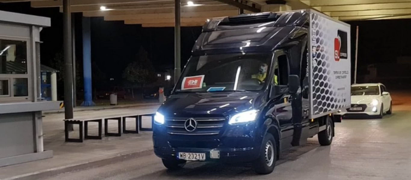 Έφτασαν στην Αθήνα τα πρώτα εμβόλια - Αύριο οι πρώτοι εμβολιασμοί (βίντεο)